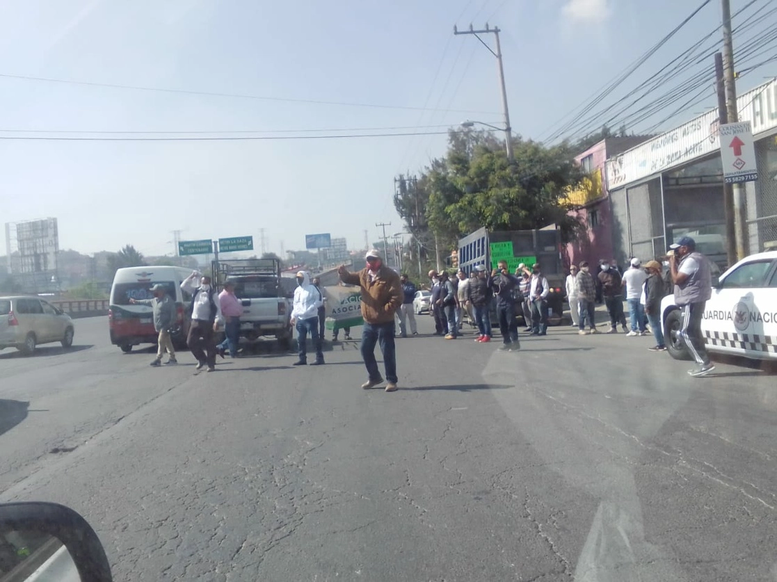 Los manifestantes señalaron que la mayoría de elementos municipales utilizan el uniforme para robar, extorsionar y cometer a abusos, el 8 de noviembre de 2021. Foto La Jornada
