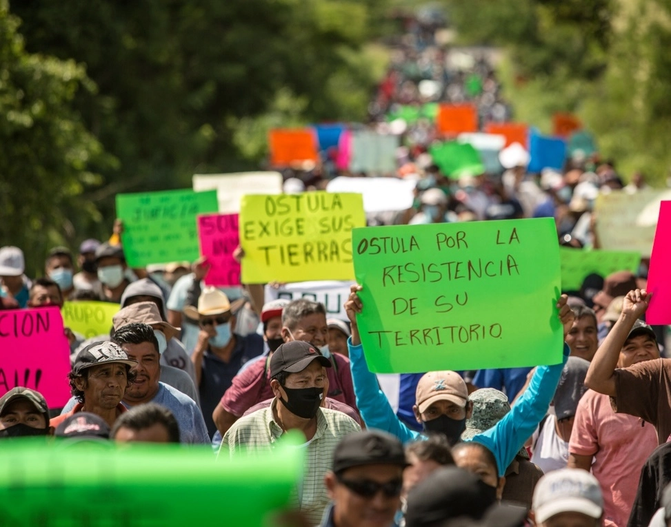 La comunidad de Santa María Ostula solicitó el desmantelamiento del Cártel Jalisco Nueva Generación (CJNG) y el cese de la protección que otorgan a dicho cartel funcionarios y mandos policiales corruptos. Foto tomada de X.