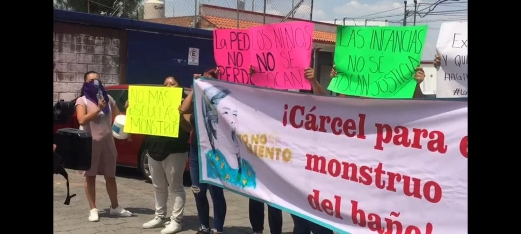 Protesta de madres de familia. Foto La Jornada