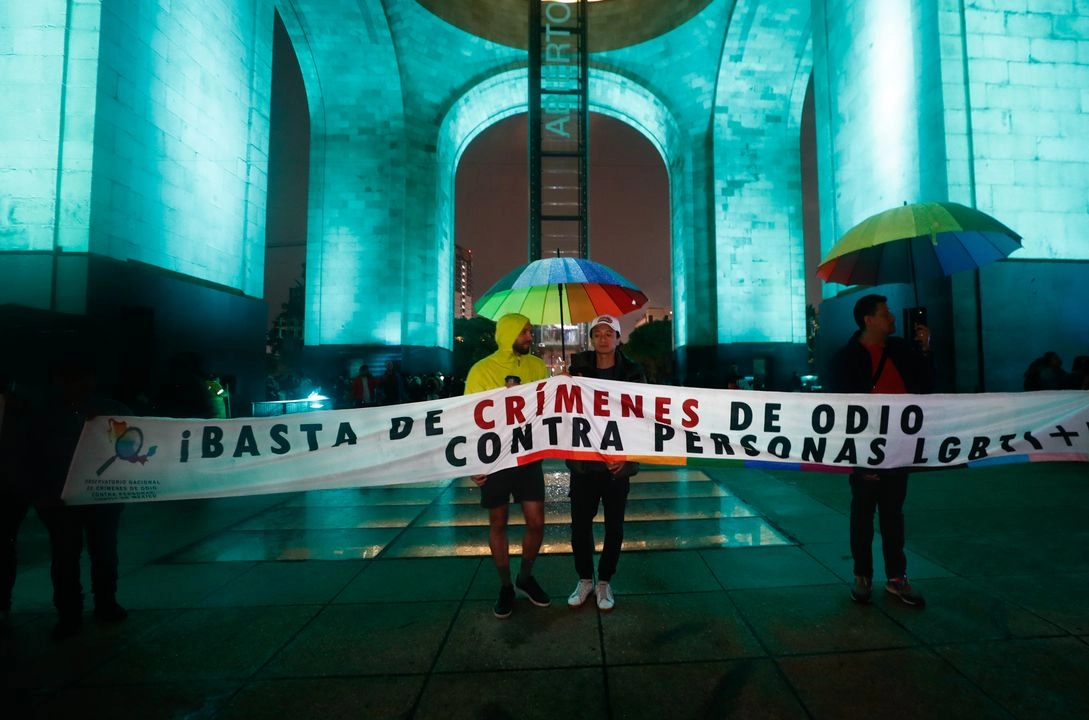 Agrupaciones exigieron un alto a los crímenes de odio contra personas de la comunidad LGBTI+. Foto 