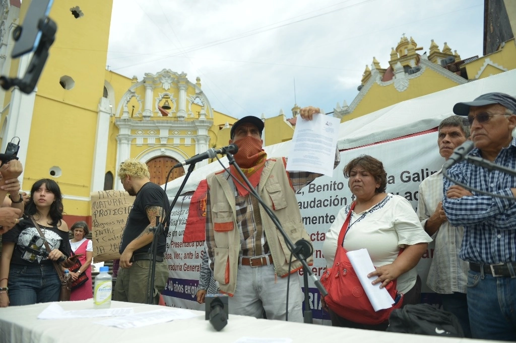 Integrantes del Movimiento en Defensa del Agua de la Cuenca Los Libres-Oriental reclamaron justicia por sus compañeros asesinados. Foto Carlos Nava