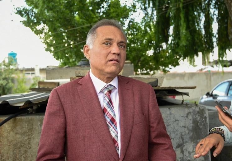 El abogado José Gabriel Martín Hernández Rodríguez, defensa de Héctor Luis 'El Güero' Palma, afuera del Centro Federal de Readaptación Social núm. 1 “El Altiplano”, el 18 de mayo de 2023. Foto Cuartoscuro 