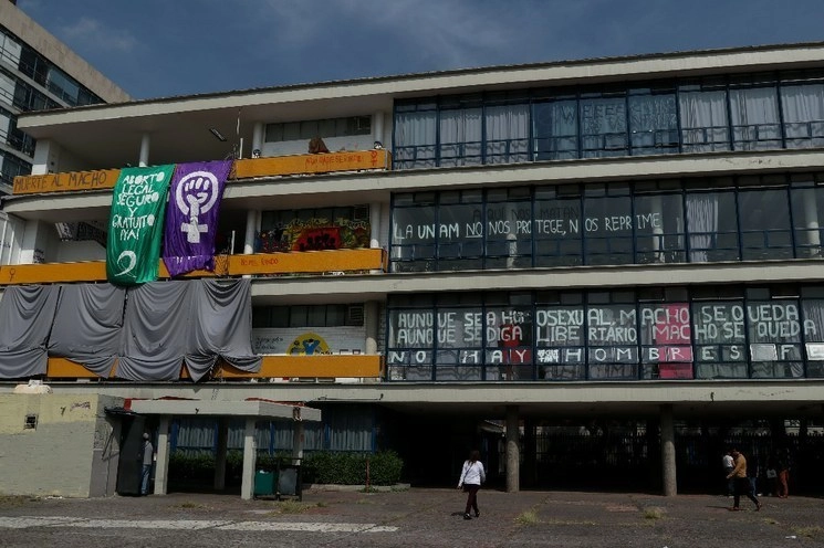 Al menos dos preparatoria y la Facultad de Filosofía y Letras de la UNAM permanecen tomadas por estudiantes. Foto Cuartoscuro
