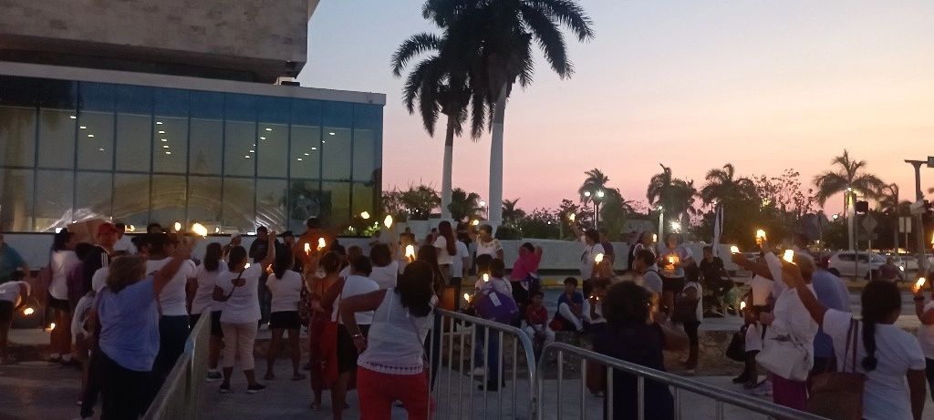 Ciudadanos pidieron la liberación de salarios de policías de Campeche que están en paro desde el 16 de marzo. Foto La Jornada