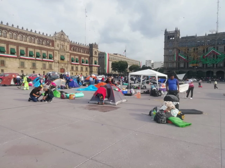 En imagen de archivo, plantón de maestros disidentes de Veracruz y Edomex en el Zócalo capitalino. Foto La Jornada