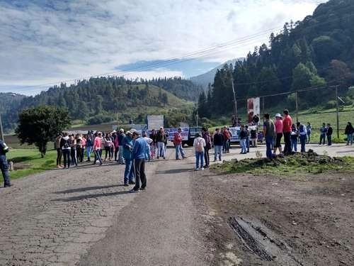 En imagen de archivo, protesta de pobladores de Ocuilan contra la tala indiscriminada. Foto cortesía de Vanessa Linares