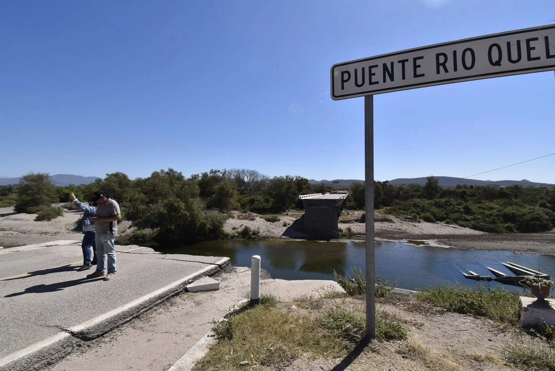 La Unión Ganadera explicó que el paso por el puente de El Quelite quedó cerrado a la circulación desde el pasado 29 de agosto de 2021, tras el paso del huracán ‘Nora’. Foto Irene Sánchez