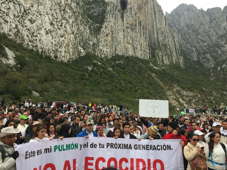 Imagen de la protesta. Foto Yolanda Chio. 