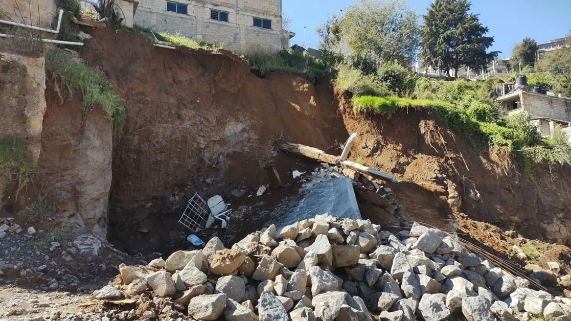 Derrumbe de una casa registrado en zona cerril del barrio de San Miguel Dorany, en Naucalpan. Foto cortesía de vecinos de San Francisco Chimalpa