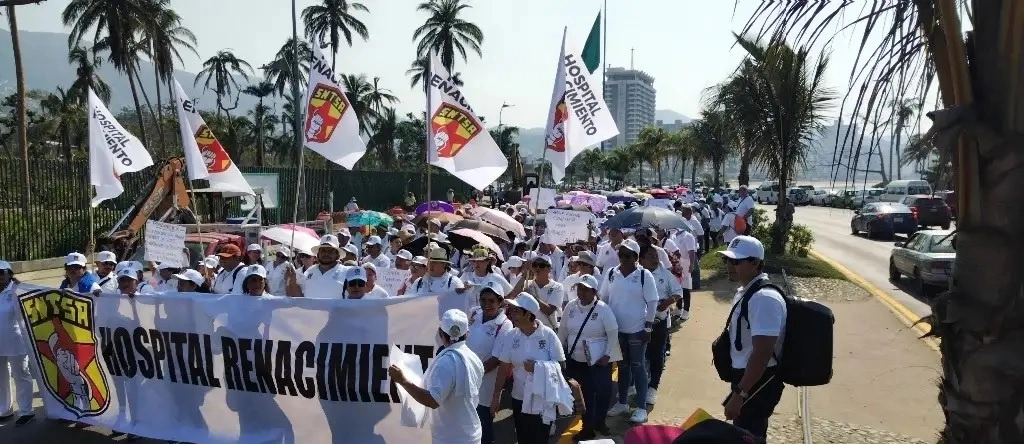 Debido a ello, exigió una mesa de trabajo con autoridades del IMSS Bienestar, para que aclaren la situación administrativa de los trabajadores, pues en sus nuevos recibos de pago aparece una fecha de ingreso reciente a laborar. Foto Héctor Briseño/ Archivo 