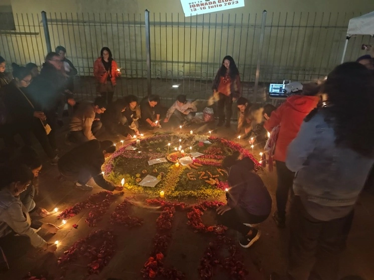 Organizaciones adherentes a la Sexta Declaración de la Selva Lacandona realizaron una ceremonia tradicional maya para exigir "alto a la guerra contra las bases de apoyo" del EZLN. Foto Elio Henríquez