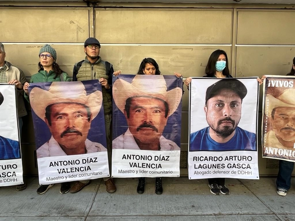 Protesta en CDMX para exigir a las autoridades acelerar la búsqueda de Ricardo Lagunes y Antonio Díaz, el 27 de enero de 2023. Foto Alfredo Domínguez /Archivo
