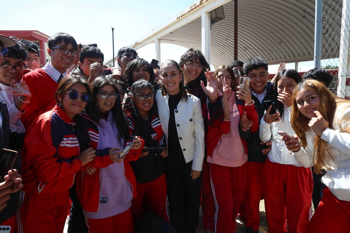 “Nos debemos a las y a los jóvenes. No solamente son el futuro de México, como se dice, sino son el presente”, afirmó la presidenta Claudia Sheinbaum. 