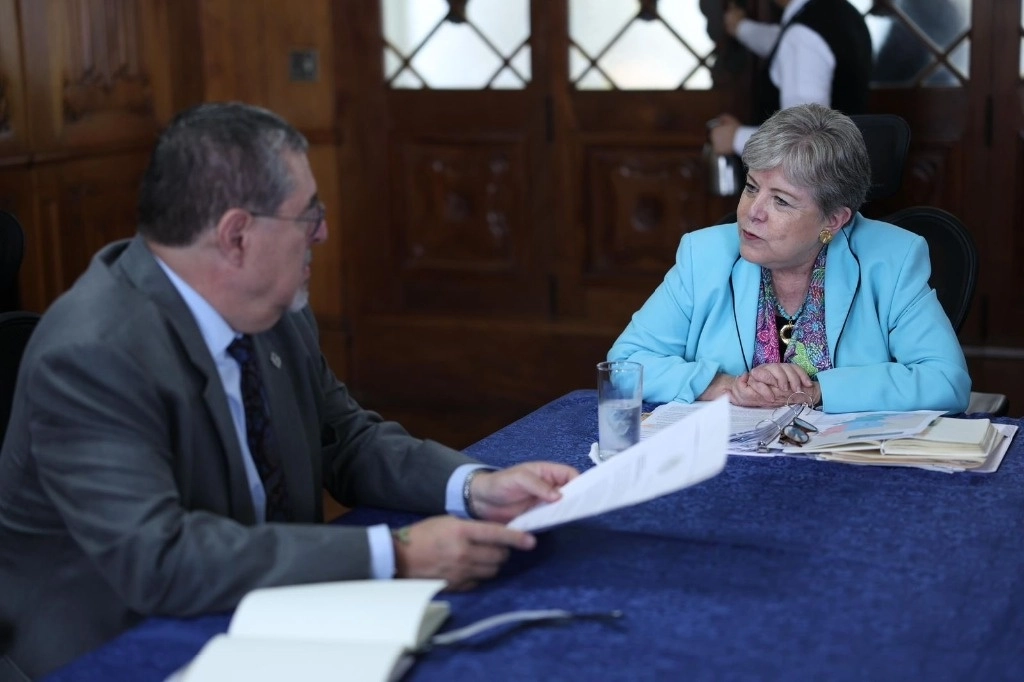 La canciller Alicia Bárcena sostuvo un encuentro con el presidente de Guatemala, Bernardo Arévalo. Foto tomada de la cuenta de X @aliciabarcena