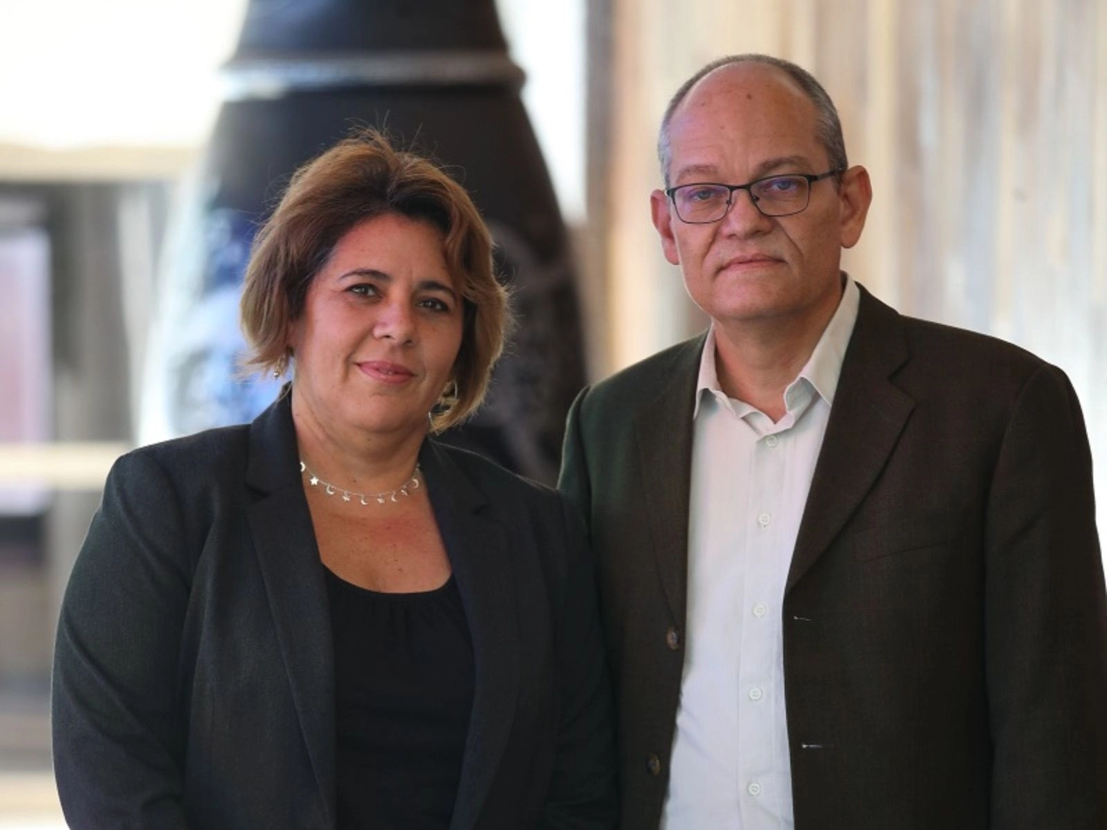 Miladys Limonta y Gerardo Guillén, directores respectivos de investigación biomédica y negocios del Centro de Ingeniería Genética y Biotecnología de Cuba. Foto Yazmín Ortega Cortés