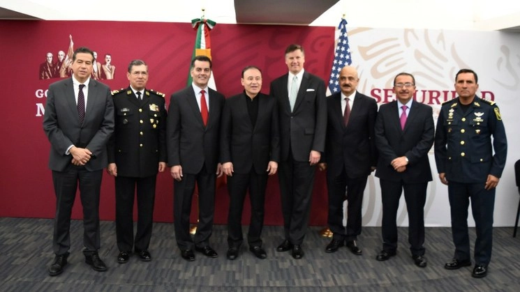 La reunión fue presidida por el titular de la SSPC, Alfonso Durazo (c,izq) y el embajador de Estados Unidos en México,  Christopher Landau (c,der). Foto tomada de la cuenta de Twitter @USEmbassyMEX
@USEmbassyMEX