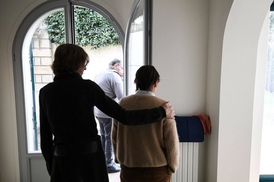 Expertos saludaron datos preliminares sobre un nuevo medicamento contra el Alzheimer que ralentizó el deterioro cognitivo, el primer fármaco en lograr este objetivo. La imagen, en París. Foto Afp / Archivo