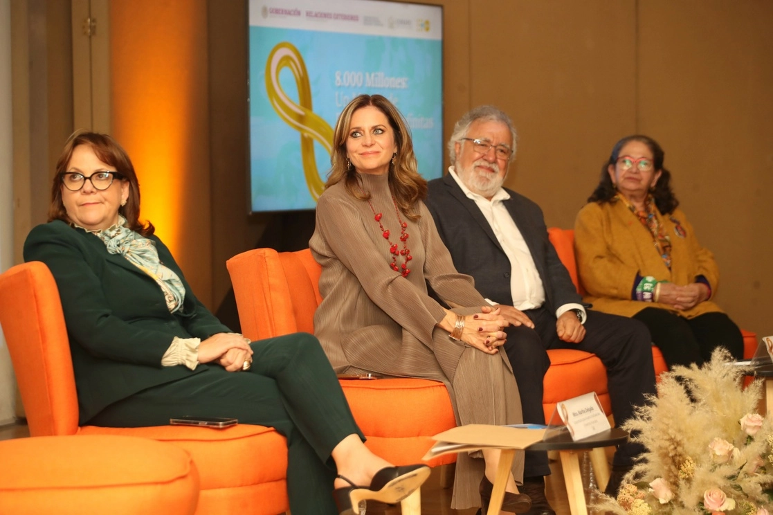 Martha Delgado, subsecretaria de Derechos Humanos de la SRE; Alanna Armitage, representante de la ONU en México; el subsecretario de Población de Gobernación, Alejandro Encinas; y la investigadora Consuelo Mejía, durante la ceremonia en museo Franz Mayer, el pasado 22 de noviembre. Foto Yazmín Ortega Cortés
