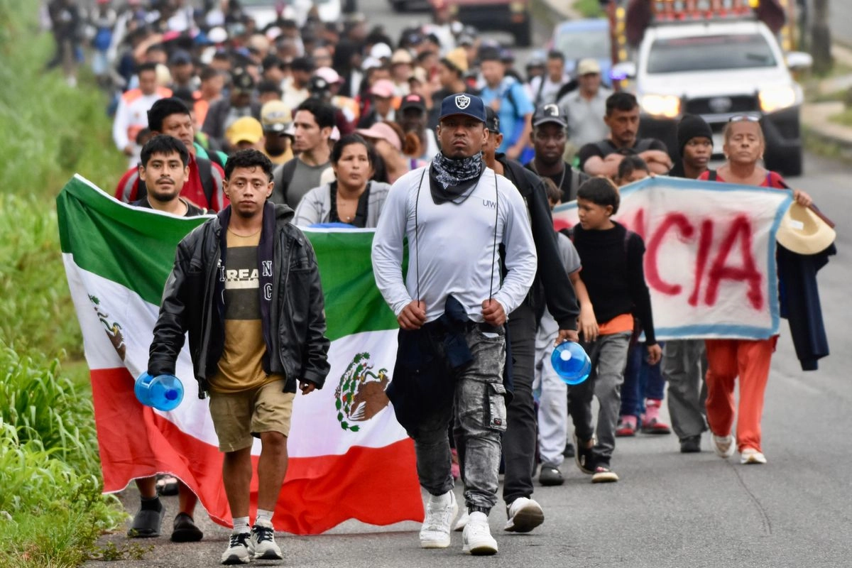 Buscan llegar a otras ciudades de México donde puedan conseguir empleo y continuar sus trámites para tener una estancia legal.