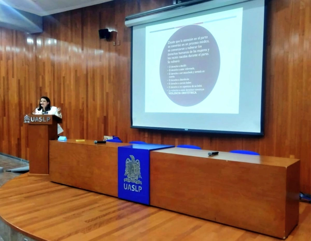 La especialista recordó que aunque el marco jurídico existe en tratados internacionales y legislación interna, sólo siete estados del país tipifican la violencia obstétrica como delito. 