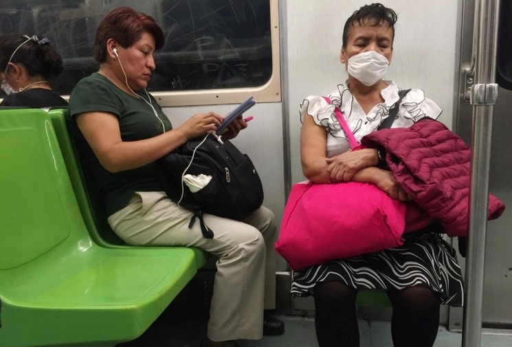 Expertos de la UAM y de la Ibero estimaron que en la capital del país seguramente habrá una elevada tasa de contagios en las próximas dos semanas. Foto Cristina Rodríguez 