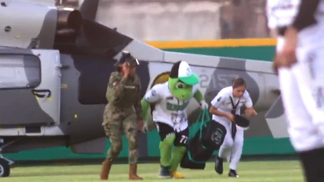 Captura de pantalla de la llegada del helicóptero al encuentro deportivo.