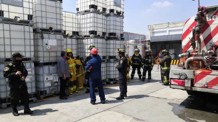 La explosión se registró en la empresa Macdermin Enthone, localizada en la calle Norte 59 de la colonia Industrial Vallejo, alcaldía Azcapotzalco, el 21 de septiembre de 2023. Foto tomada de X  @SGIRPC_CDMX
