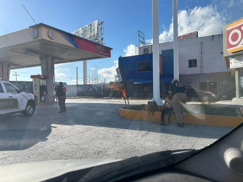 Elementos de Protección Civil y Bomberos llegaron al lugar de los hechos para brindar asistencia médica. Foto Tomada de Facebook Protección Civil y Bomberos 