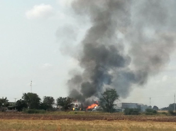 Elementos de la GN, Sedena, así como bomberos, protección civil y cuerpos de rescate iniciaron desalojos en las zonas aledañas. Foto Cristina Gómez Lima