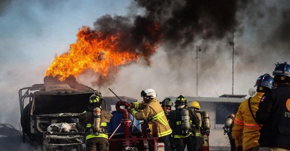 Una pipa explotó en las instalaciones de la planta de trituración y fabricación de asfalto, conocida como La Quebradora, en el municipio de El Marqués, Foto 