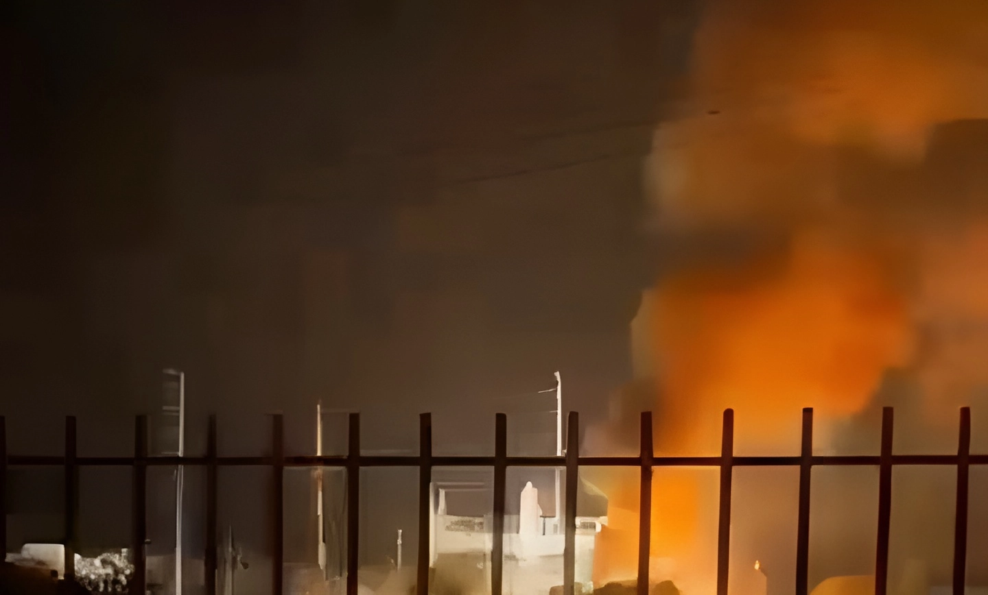Una explosión e incendio se produjo en la subestación de la Comisión Federal de Electricidad en Juriquilla, lo que generó la interrupción del servicio eléctrico en una amplia zona norte de la ciudad de Querétaro, el 8 de noviembre de 2023. Foto ‘La Jornada’