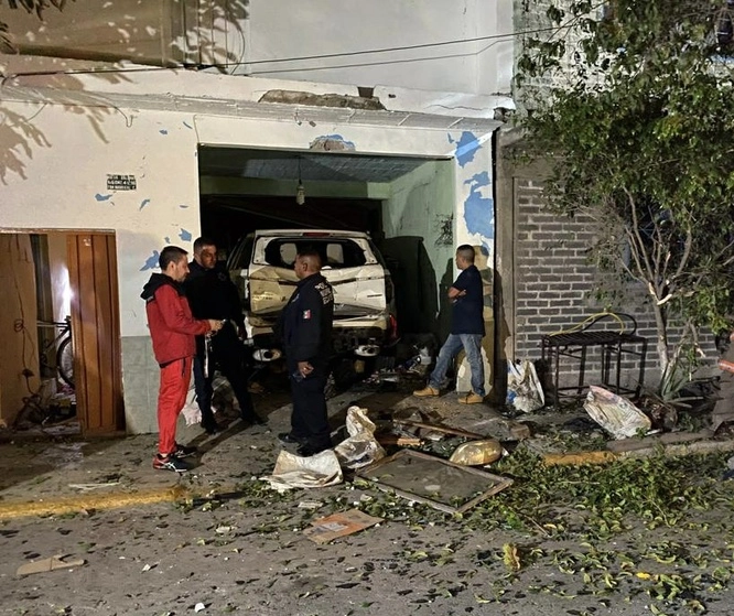 La explosión de un cilindro de gas LP en una vivienda de Ecatepec dejó al menos cuatro lesionados, el 18 de septiembre de 2023. Foto 'La Jornada'