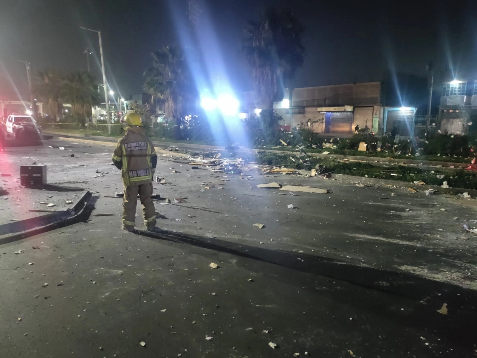 La onda expansiva del estallido arrojó materiales a varios metros de distancia. 