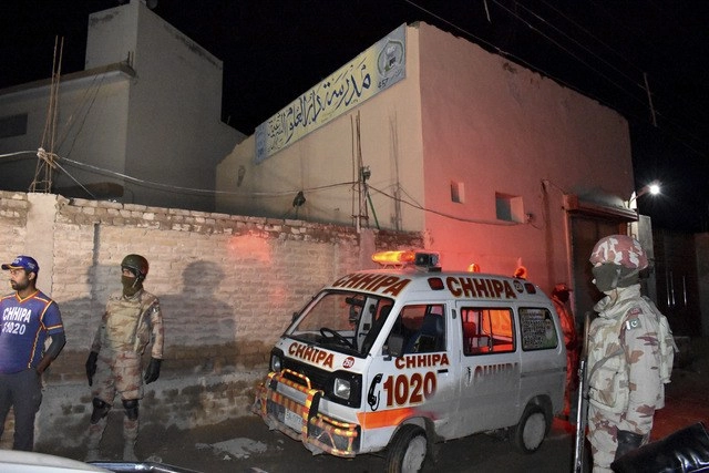 La explosión ocurrió durante las oraciones vespertinas en una mezquita en Quetta, al suroeste de Pakistán. Foto Ap
 