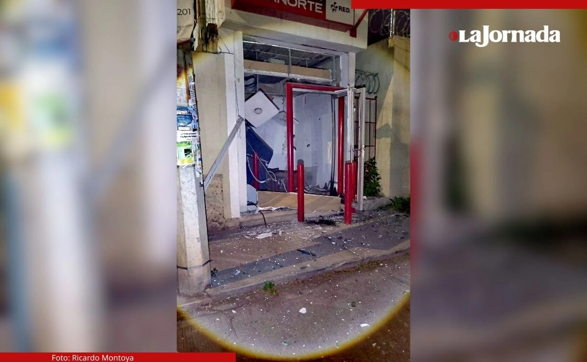 Elementos de Seguridad Pública Municipal confirmaron que aunque el cajero presentó daños considerables, no se registró el robo de dinero.
