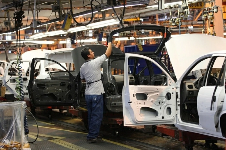 Durante el mes de julio se exportaron 275 mil 765 automóviles, un 31.1% menos que lo registrado en julio de 2022. Foto José Carlo González / Archivo