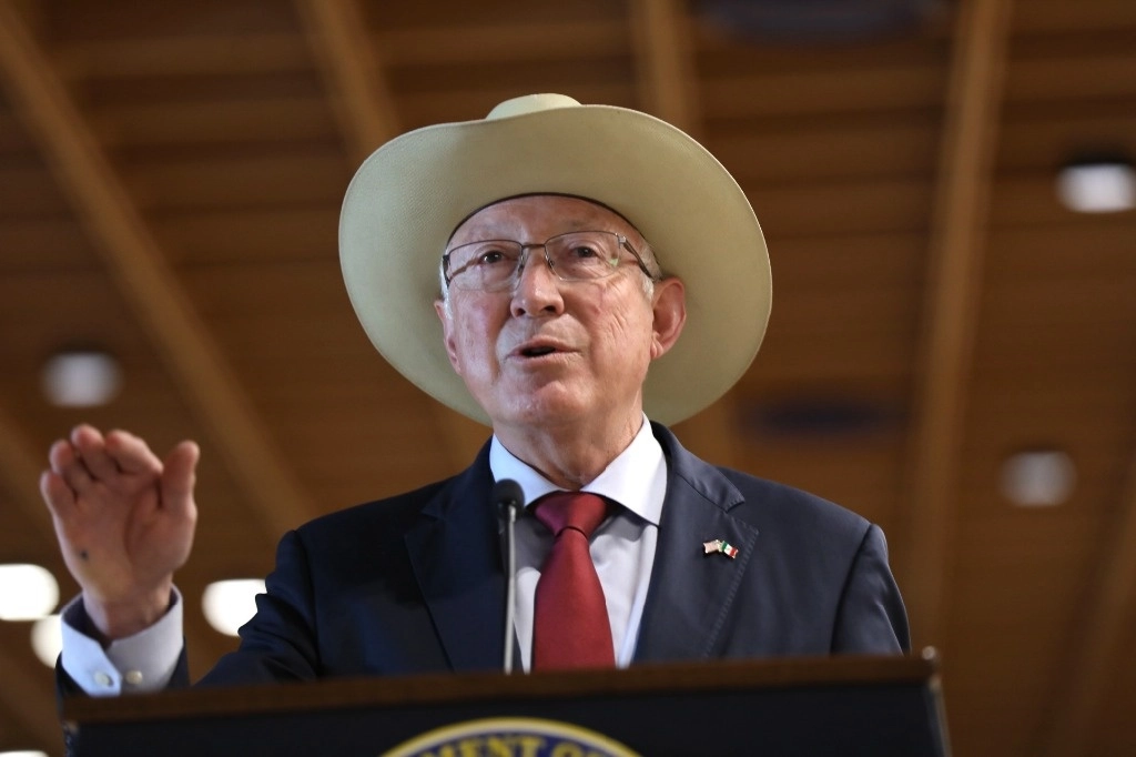 Ken Salazar, embajador de EU en México, en conferencia de prensa el 29 de octubre de 2024. Foto Germán Canseco