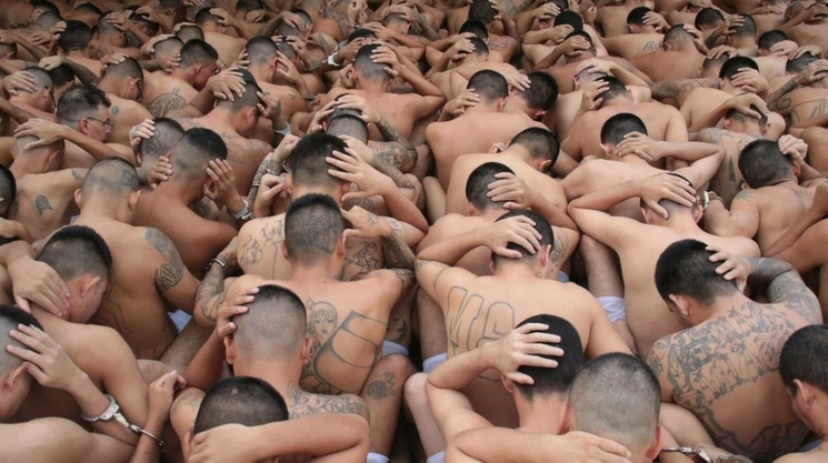 Reclusos en el patio de la prisión de Ciudad Barrios, en El Salvador, en imagen de archivo. Foto Afp