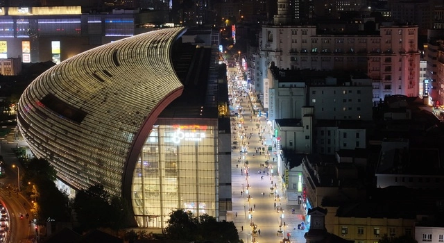 En enero, China anunció un plan de “lista blanca” de proyectos que pueden recibir financiamiento para garantizar que las promotoras puedan terminar la construcción. Foto Xinhua