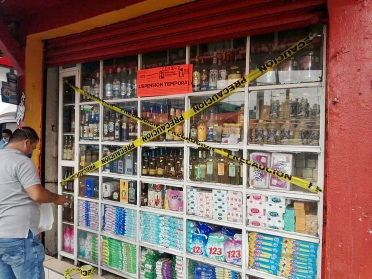 El gobierno municipal extendió la prohibición de La venta de bebidas alcohólicas en Neza estará permitida hasta que las autoridades sanitarias lo indique. Foto Javier Salinas Cesáreo