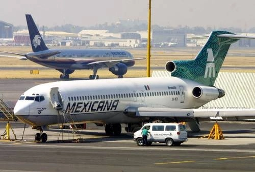 Aeronaves de Aeroméxico y Mexicana en el AICM en imagen de archivo. Foto Alfredo Domínguez
