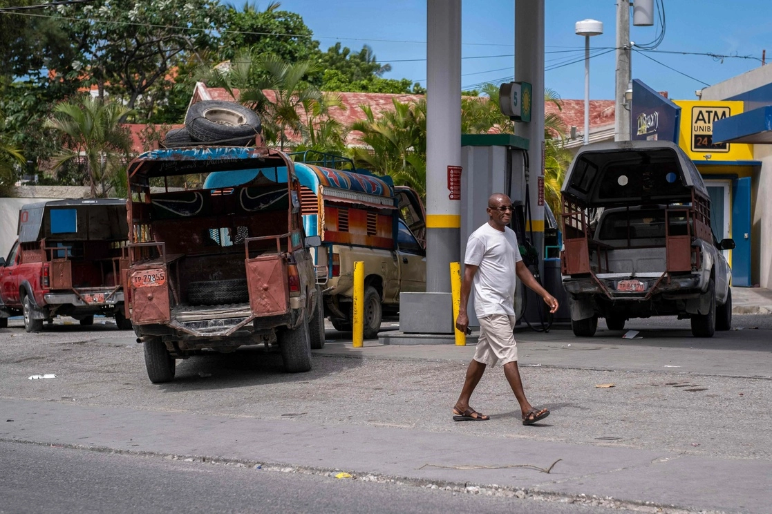 Una gasolinera en Puerto Príncipe, Haití permanece cerrada ante la falta de combustible. Foto Afp  