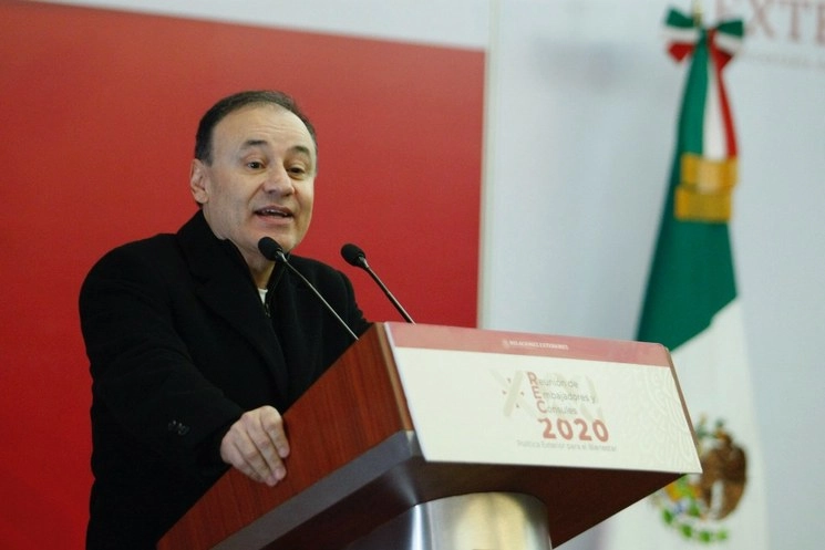 Alfonso Durazo dijo que la entrega del presunto delincuente a las autoridades estadunidenses se dio a partir de una solicitud de extradición que hizo el gobierno de Washington. Foto Roberto García Ortiz / Archivo