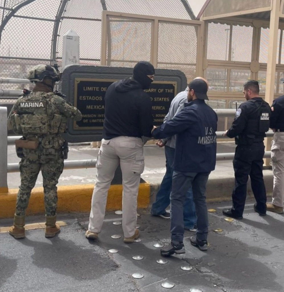 El integrante de 'La Línea' fue trasladado al cruce fronterizo Stanton y entregado mediante el mecanismo de deportación por el Instituto Nacional de Migración a las autoridades estadunidenses. Foto cortesía para 'La Jornada'