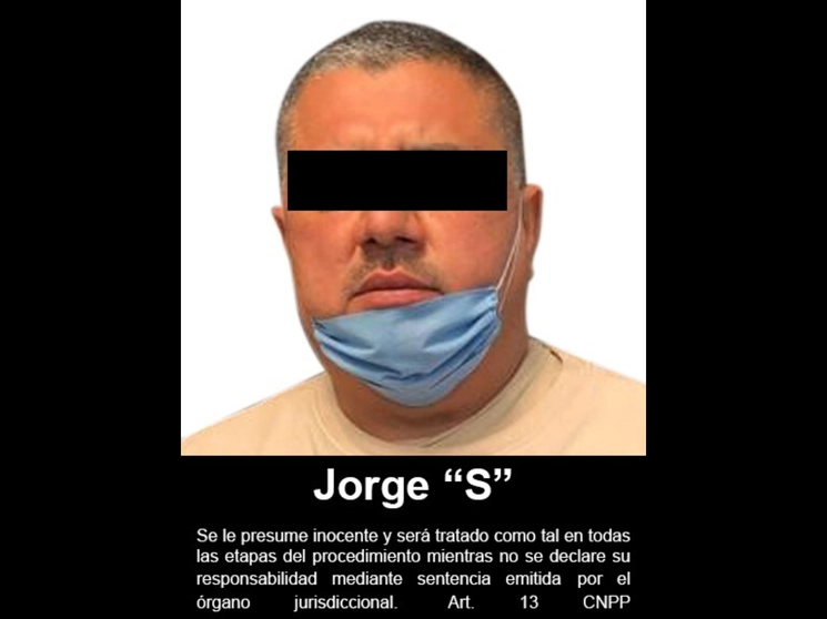 La Fiscalía General de la República (FGR) informó que extraditó a Estados Unidos a cinco hombres reclamados por la justicia de ese país, entre ellos a Jorge Luis Sánchez Morales, señalado por la Agencia Antidrogas estadunidense (DEA), como operador del Cártel de Sinaloa. Foto cortesía de FGR 