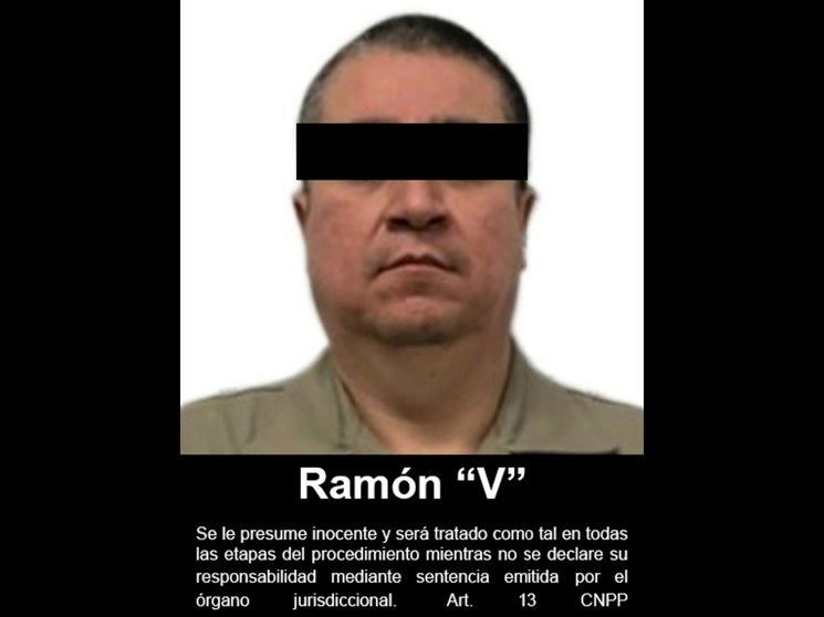 Ramón Villarreal fue entregado a las autoridades estadunidenses en el AICM. Foto cortesía de FGR