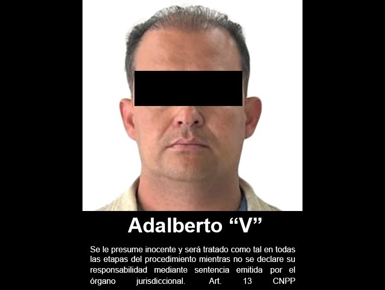 Adalberto Valenzuela fue entregado a las autoridades de EU en el AICM. Foto Cortesía FGR