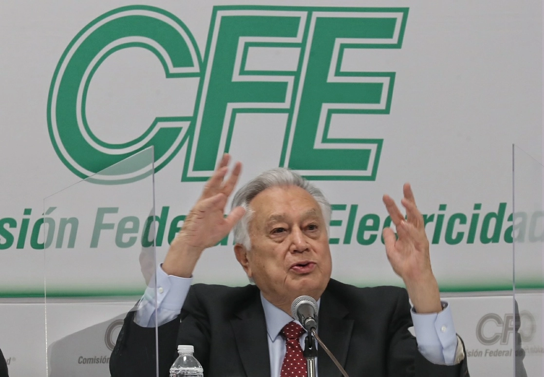 Manuel Bartlett denunció que firmas extranjeras obtienen un beneficio de los subsidios que paga la sociedad mexicana. Foto Marco Peláez