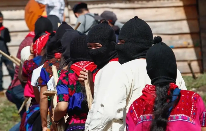 El EZLN valora suspender el encuentro de rebeldías y resistencia ante el clima de inseguridad que enfrentan los caracoles zapatistas. Foto Víctor Camacho/Archivo