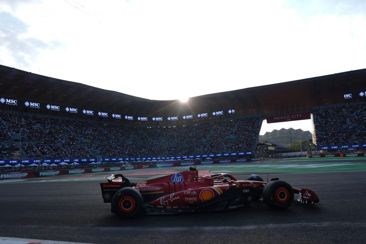 Este tipo de eventos mueven multitudes y unen a fanáticos para disfrutar la actuación de los mejores pilotos de carreras del circuito Fórmula 1 de las escuderías más importantes a nivel internacional.